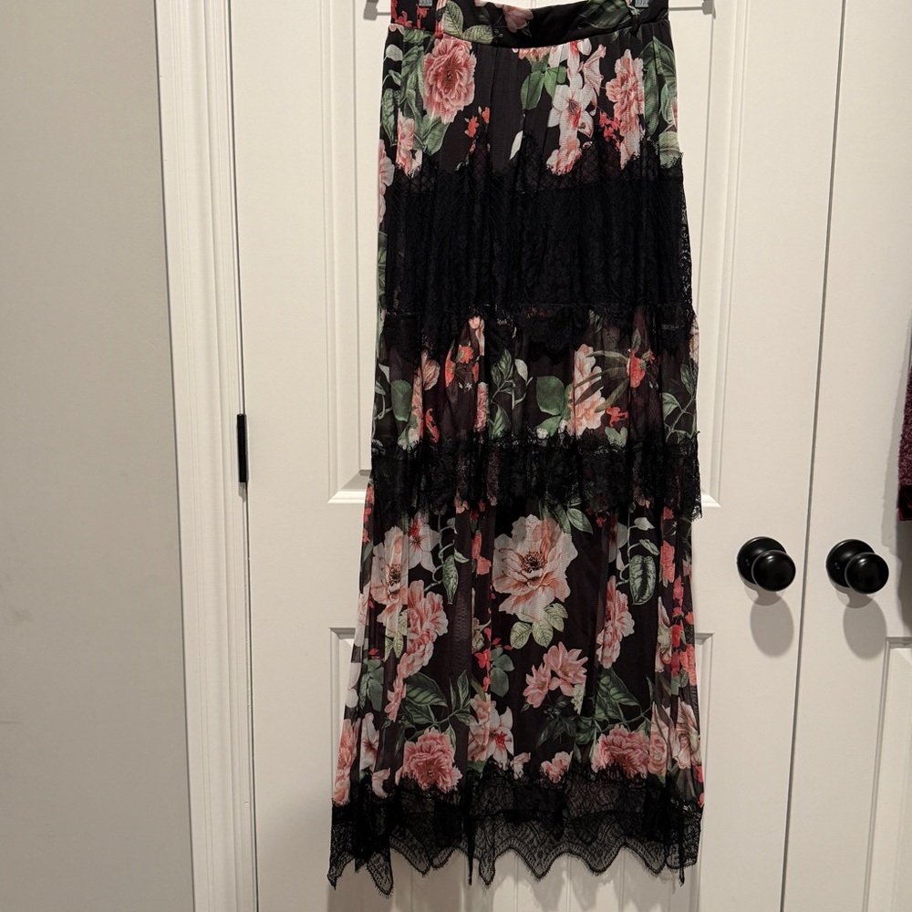 Elegant Black Floral Maxi Skirt - Picture 3 of 14